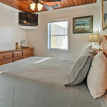 Indian Shores Cottage With Cabana - Steps To Beach! Clearwater Beach Exteriör bild