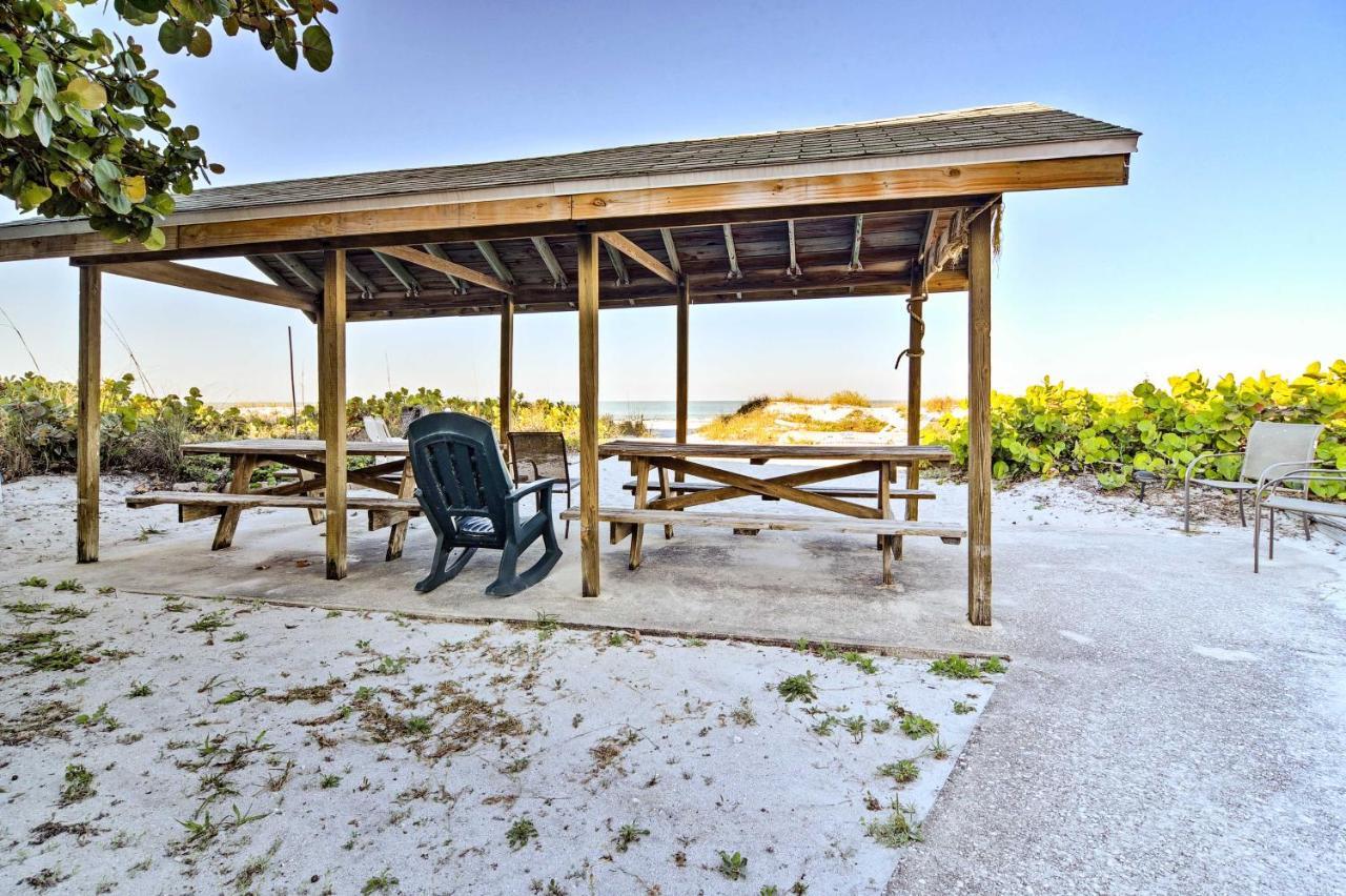 Indian Shores Cottage With Cabana - Steps To Beach! Clearwater Beach Exteriör bild