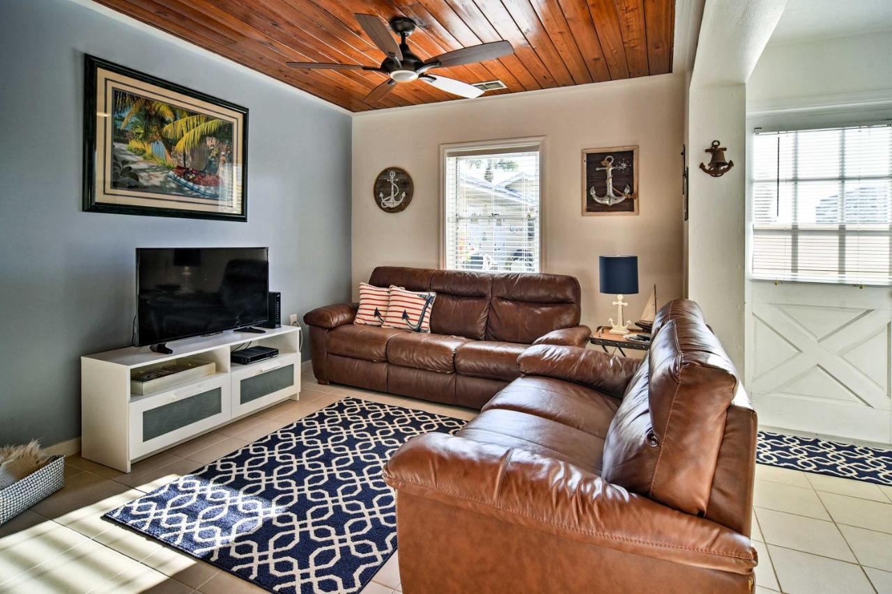 Indian Shores Cottage With Cabana - Steps To Beach! Clearwater Beach Exteriör bild