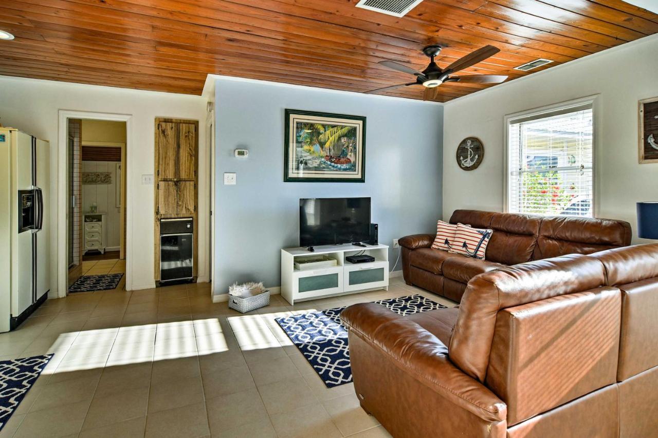 Indian Shores Cottage With Cabana - Steps To Beach! Clearwater Beach Exteriör bild