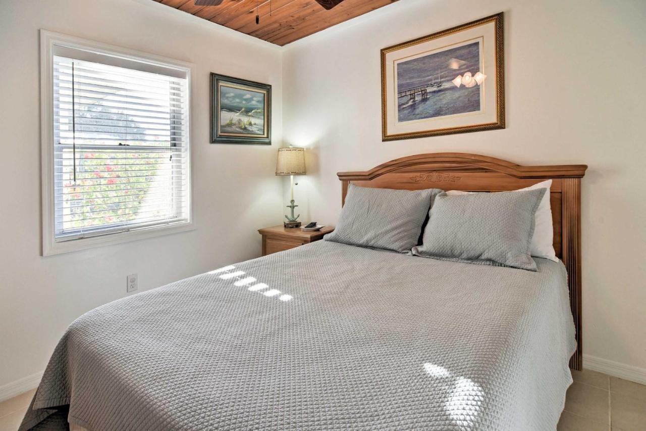 Indian Shores Cottage With Cabana - Steps To Beach! Clearwater Beach Exteriör bild